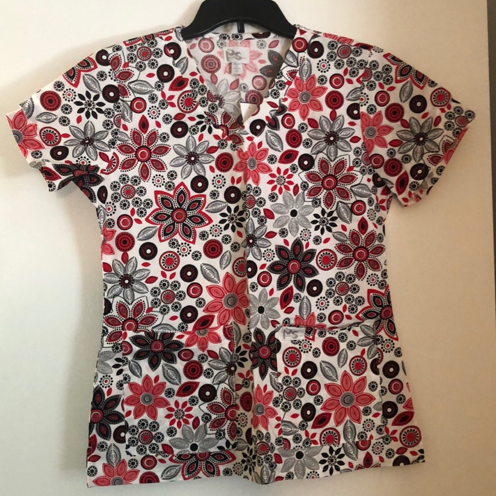 Peaches Sport scrub top, XS. NWT